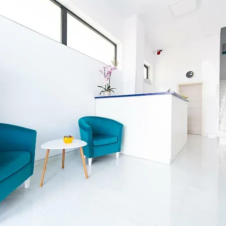 Zip Aparthotel 2*