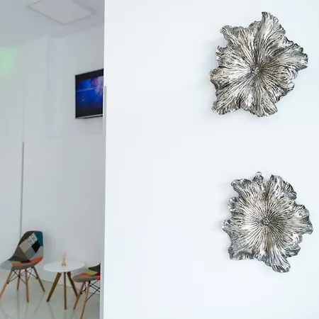 Zip Aparthotel 2*
